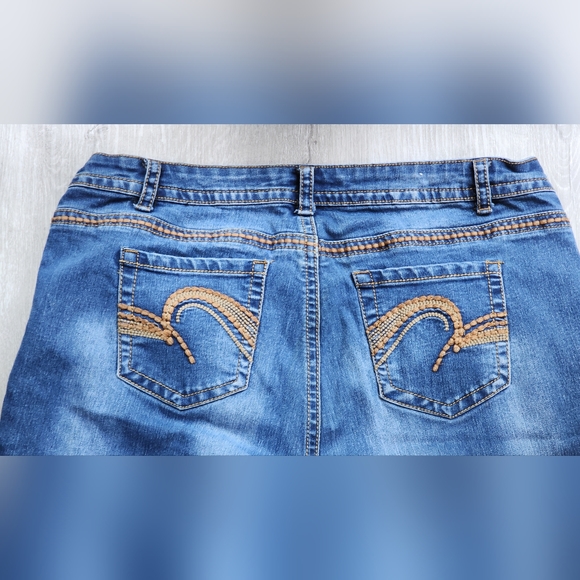 Revolt Jeans Straight Leg Medium wash sz 18w High Rise - Picture 6 of 8